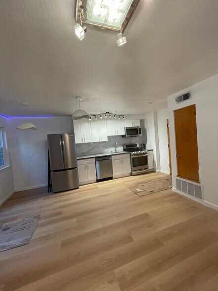 Building Photo - 144 Locksley Ave