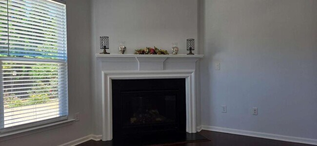 Building Photo - 409 Golden Rod Ct