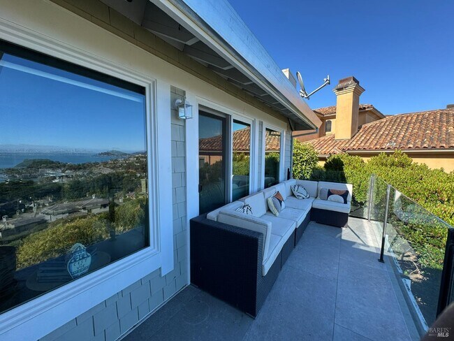 Building Photo - 67 Via Los Altos