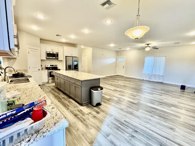 Building Photo - 860 S Flagstone Wy