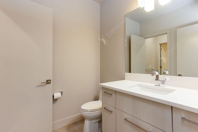 Building Photo - Exquisite Tetherow Living with Resort Memb...