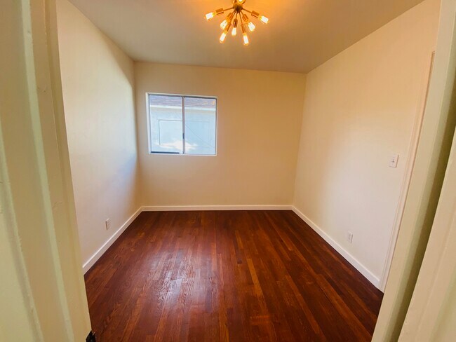 Building Photo - 6004 Lindley Ave