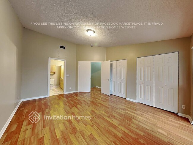 Building Photo - 4430 SW 70th Terrace