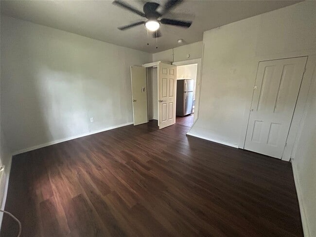 Building Photo - 400 Symes St