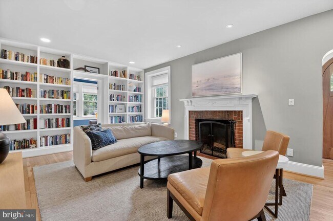 Building Photo - 3005 McKinley St NW