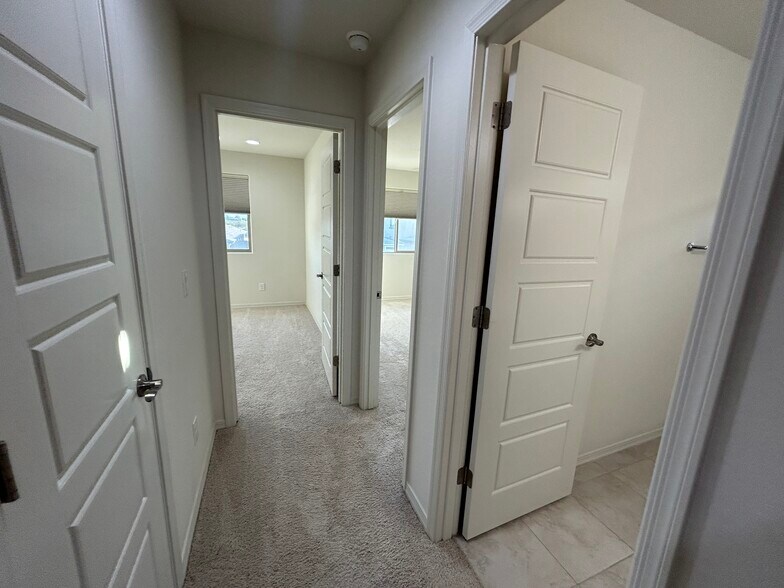 Building Photo - 8909 W Missouri Ave