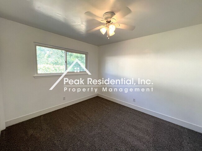 Building Photo - Updated 2bd/1ba Carmichael Duplex with Garage