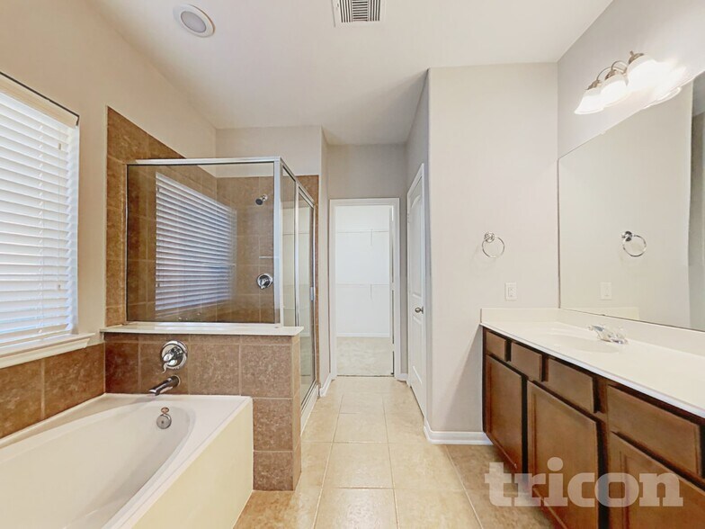 Building Photo - 410 Heatherton Hill Dr