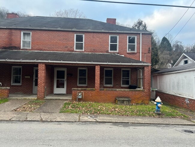 Primary Photo - 9128 - 148/150 COTTAGE STREET