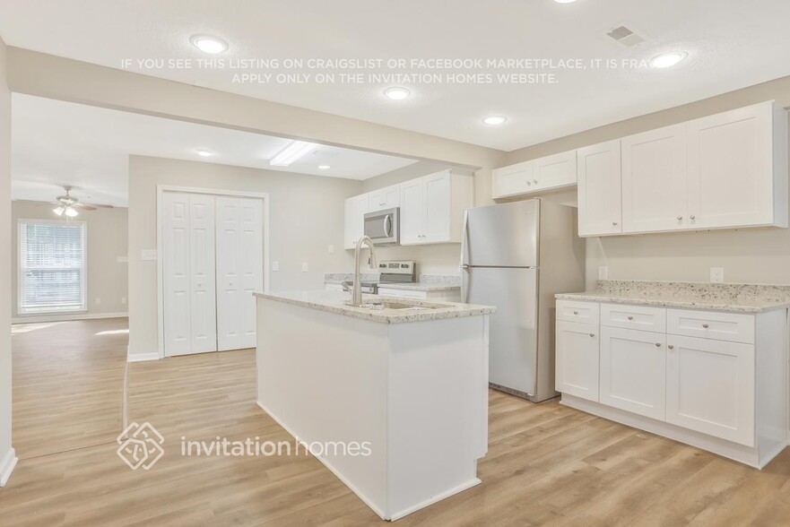 Building Photo - 721 Utoy Cir SW