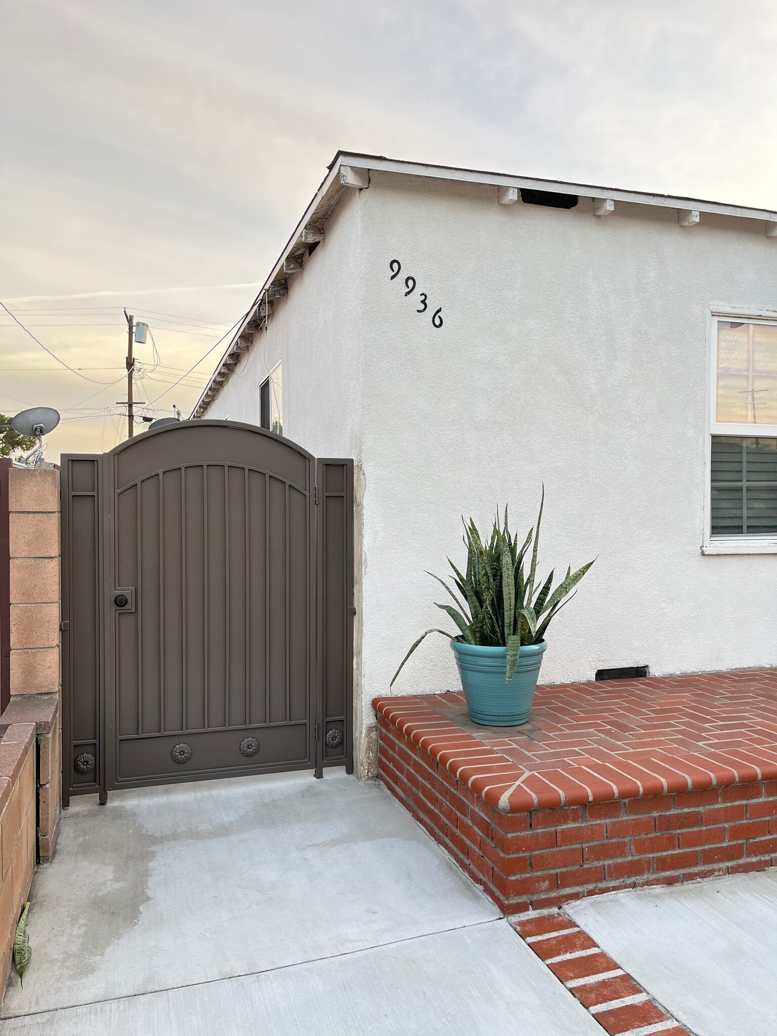 Building Photo - 9938 Lull St