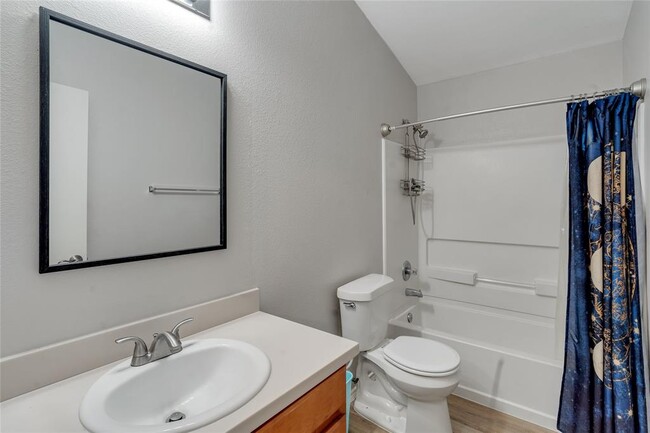 Building Photo - 24422 Lakecrest Village Dr