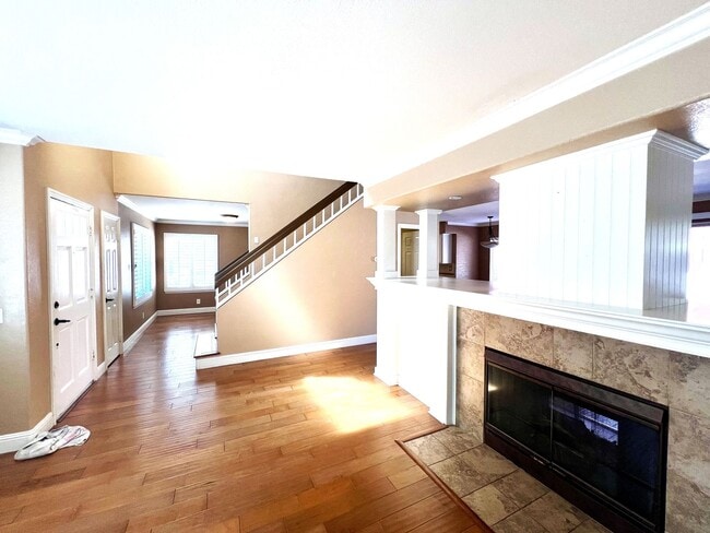 Building Photo - Beautiful 4 Bedroom, 2.5 Bath Single Famil...