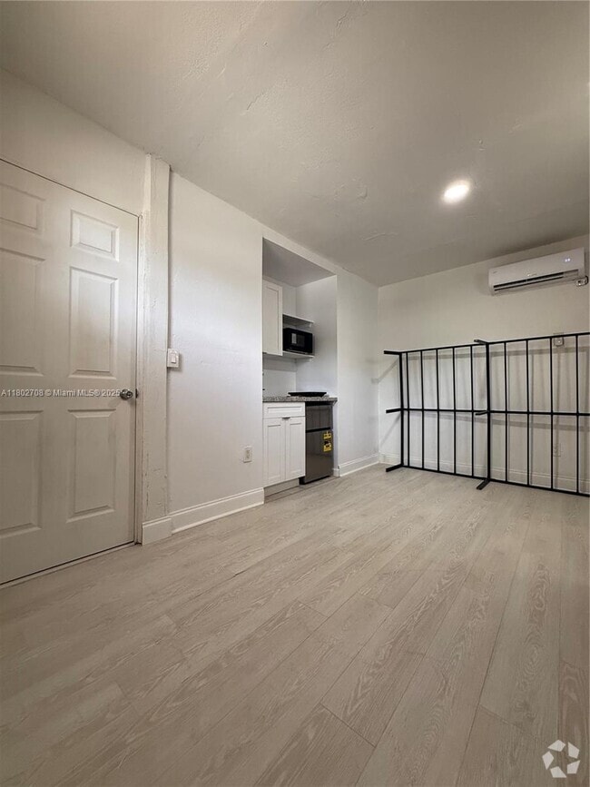 Building Photo - 2460 NW 61st St
