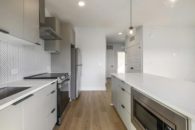 Building Photo - 2500 Longview St