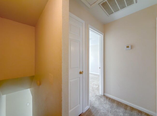 Building Photo - 696 Timberwood Cir E