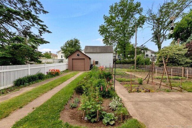 Building Photo - 300 Humphrey St