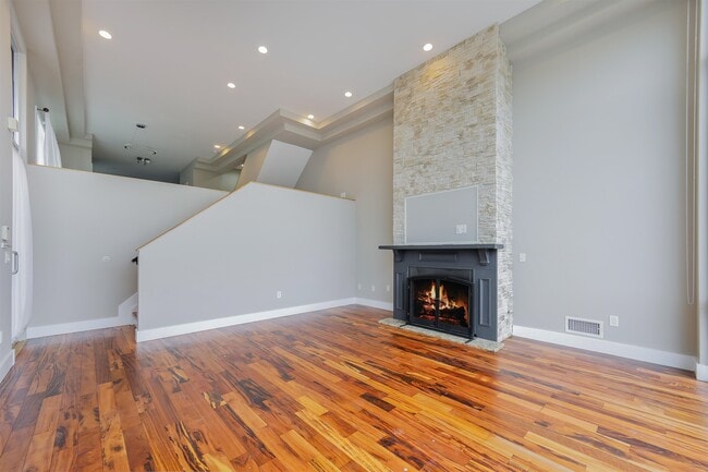 Building Photo - 760 Undercliff Ave