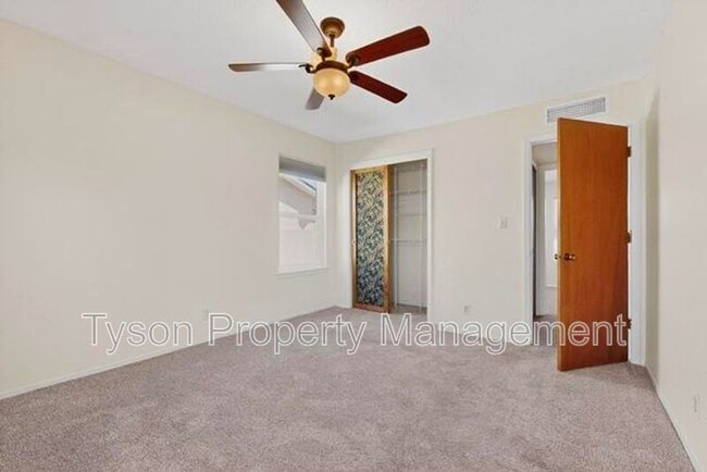 Building Photo - 1225 Del Mastro Dr SW