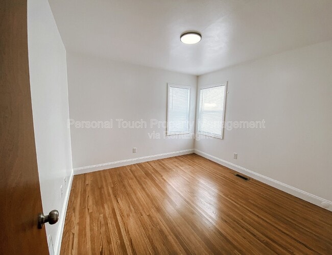 Building Photo - 1610 2nd St N