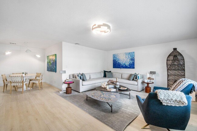 Building Photo - 5903 N Ocean Blvd