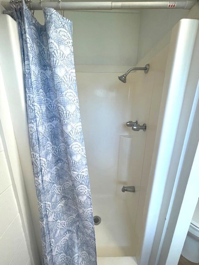 Building Photo - 4 bed/ 2 bath Townhome in Makakilo, Utilit...
