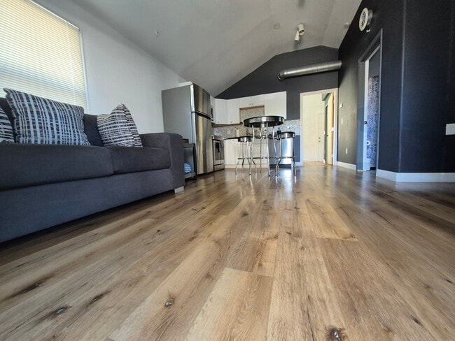 Building Photo - 1117 E Garfield St