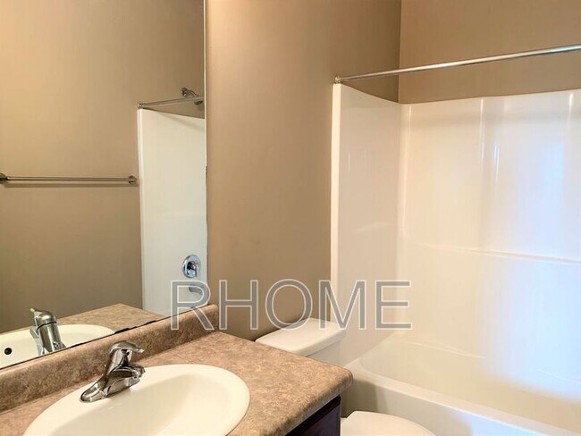 Building Photo - 114 Bella Monte Dr