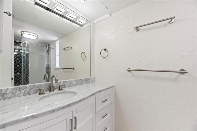 Building Photo - 2627 Douglas Ave