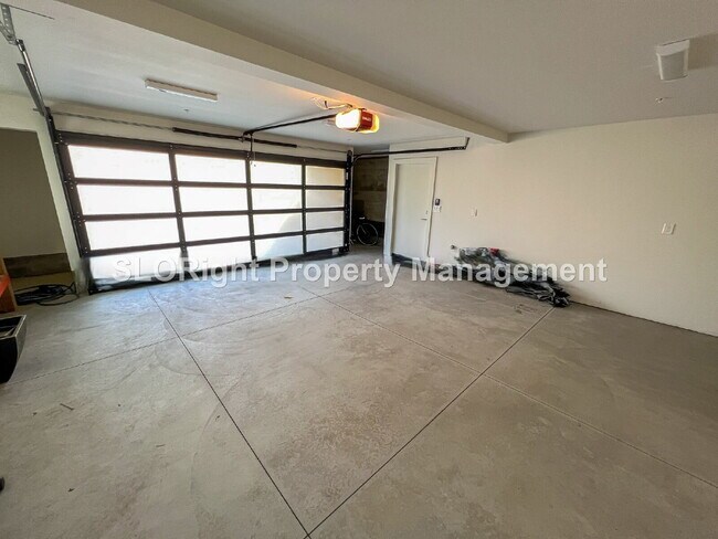 Building Photo - AVAILABLE SEPTEMBER- Fully Furnished Modern Home in San Luis Obispo - 4 Bedroom / 3 Bathroom