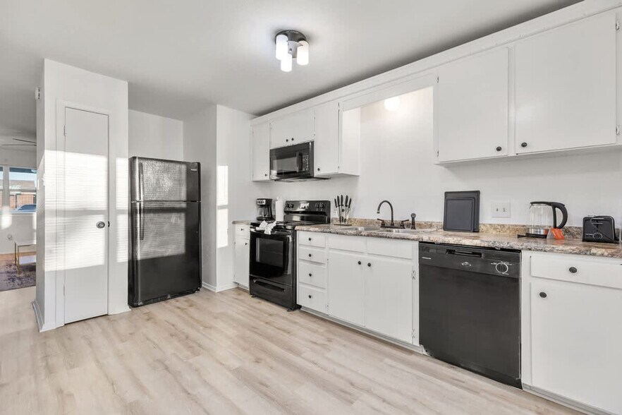 Building Photo - 3313 Chisholm Trail