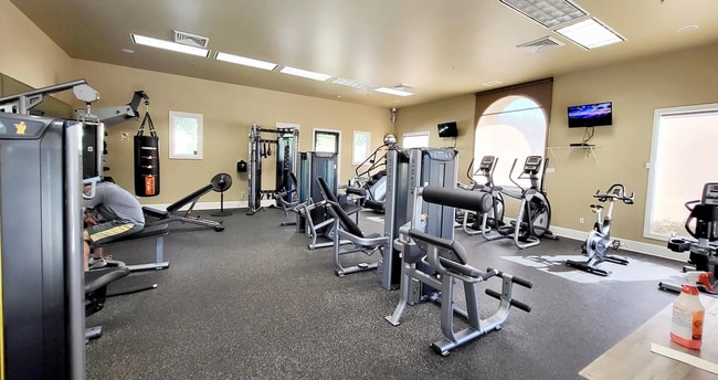 Building Photo - Beautifully Remolded Upscale 2 bed 2 bath ...