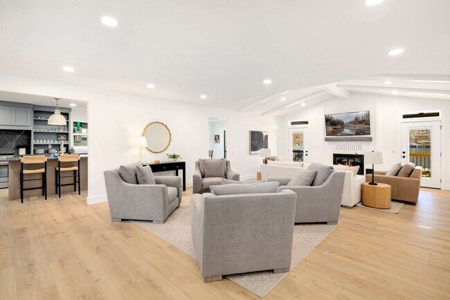 Building Photo - 89 Mayfair Dr