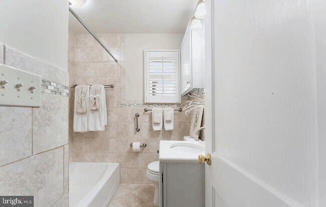 Building Photo - 1406 F St