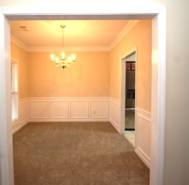 Building Photo - Walking distance to Downtown Sugar Hill!