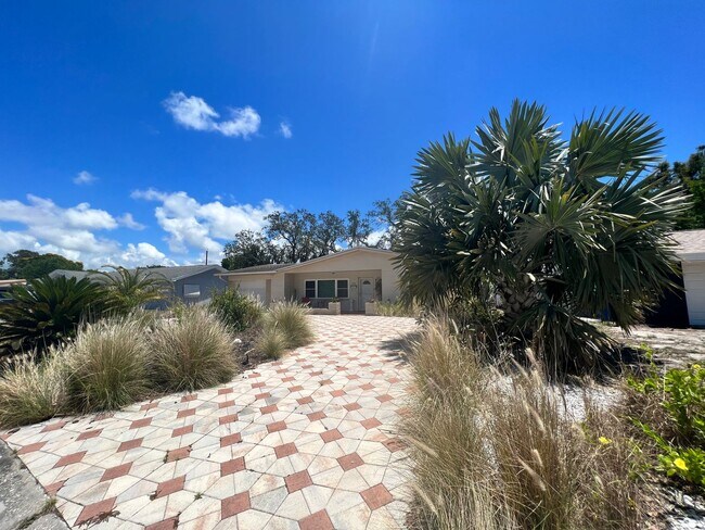 Building Photo - 6month Min. Gulfport High & Dry Home