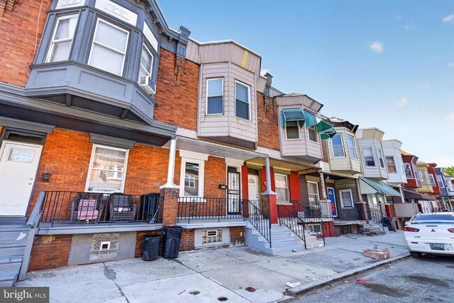 Building Photo - 136 Farson St