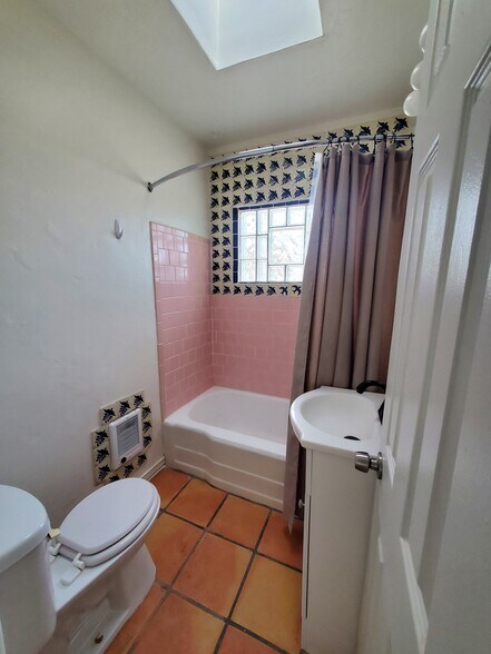 Bathroom 1 - 4500 Jupiter St NW