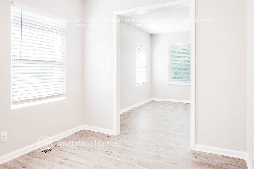 Building Photo - 982 Hutchens Rd SE