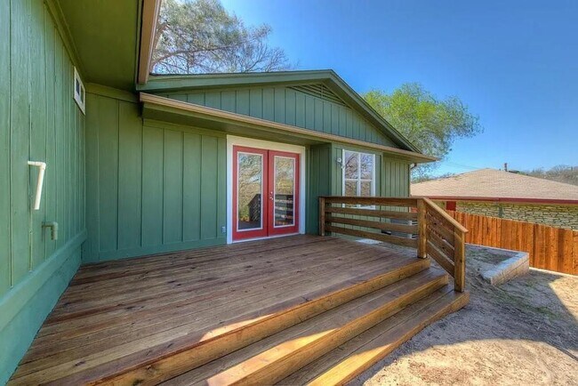 Building Photo - 2902 Northeast Dr