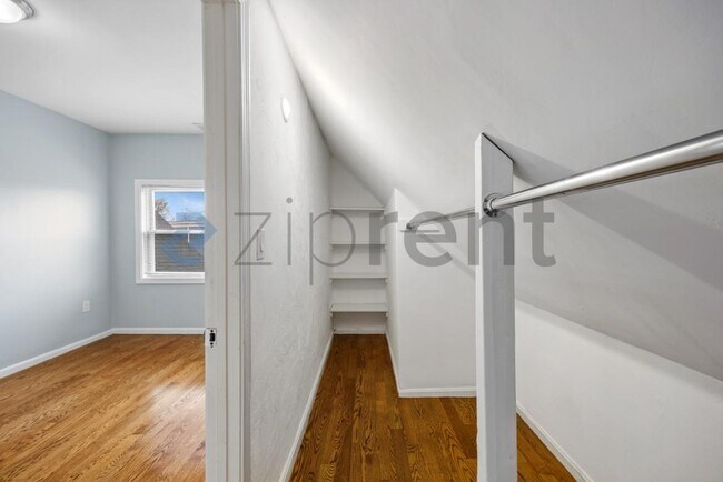 Building Photo - 92 Maple St