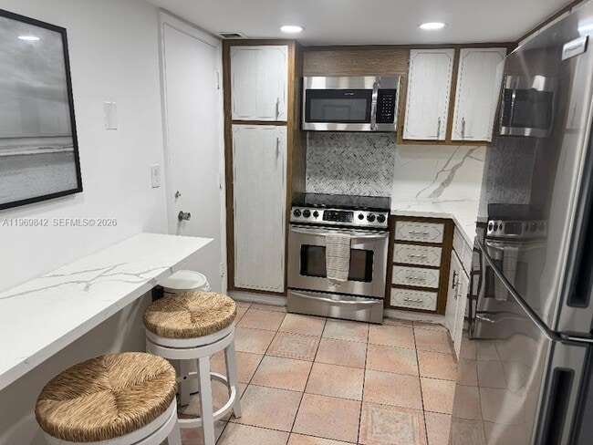 Building Photo - 5005 Collins Ave