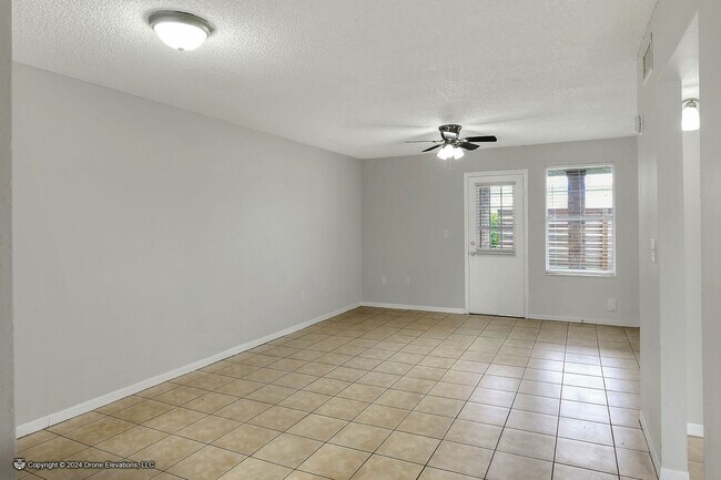 Building Photo - 2ND MONTH RENT FREE + $600 SECURITY DEPOSIT!