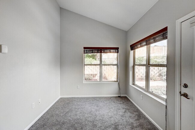 Building Photo - $1,950.00 - 2 Beds, 2 Bath, Condo in Auror...