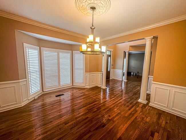 Building Photo - Stunning 4 Bedroom 3 Bathroom Brick Home W...
