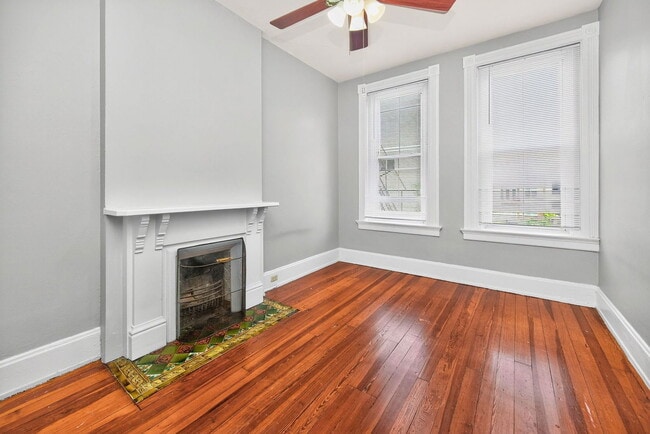 Building Photo - 215 E University Ave