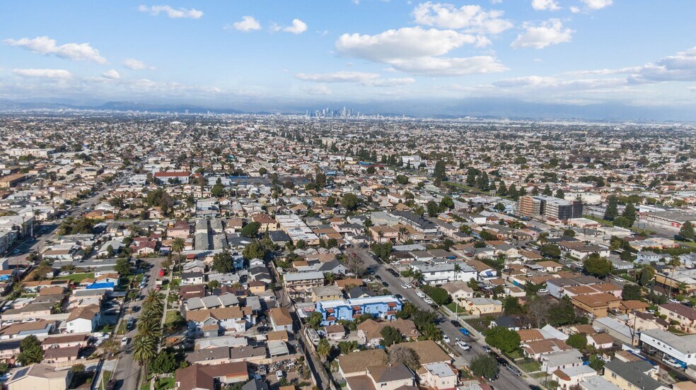 Building Photo - 11116 Berendo Ave