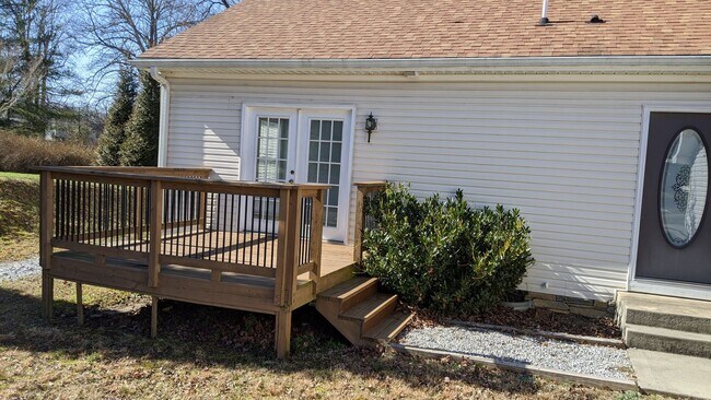 Building Photo - Turnabout Lane Duplex