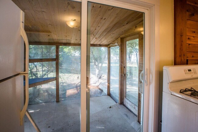 Building Photo - Great 1 bed, 1 bath home
