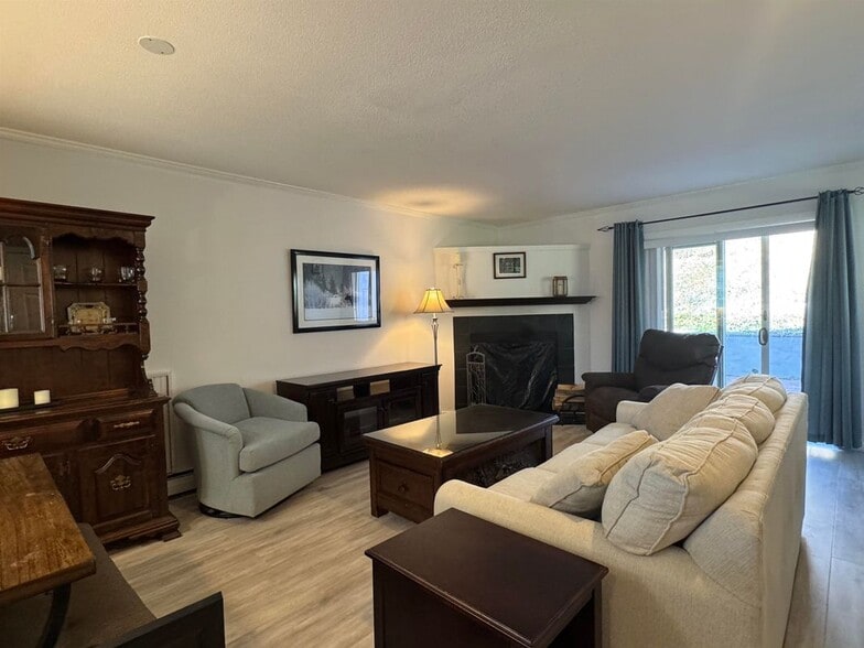 Building Photo - 158 Riverside Heights